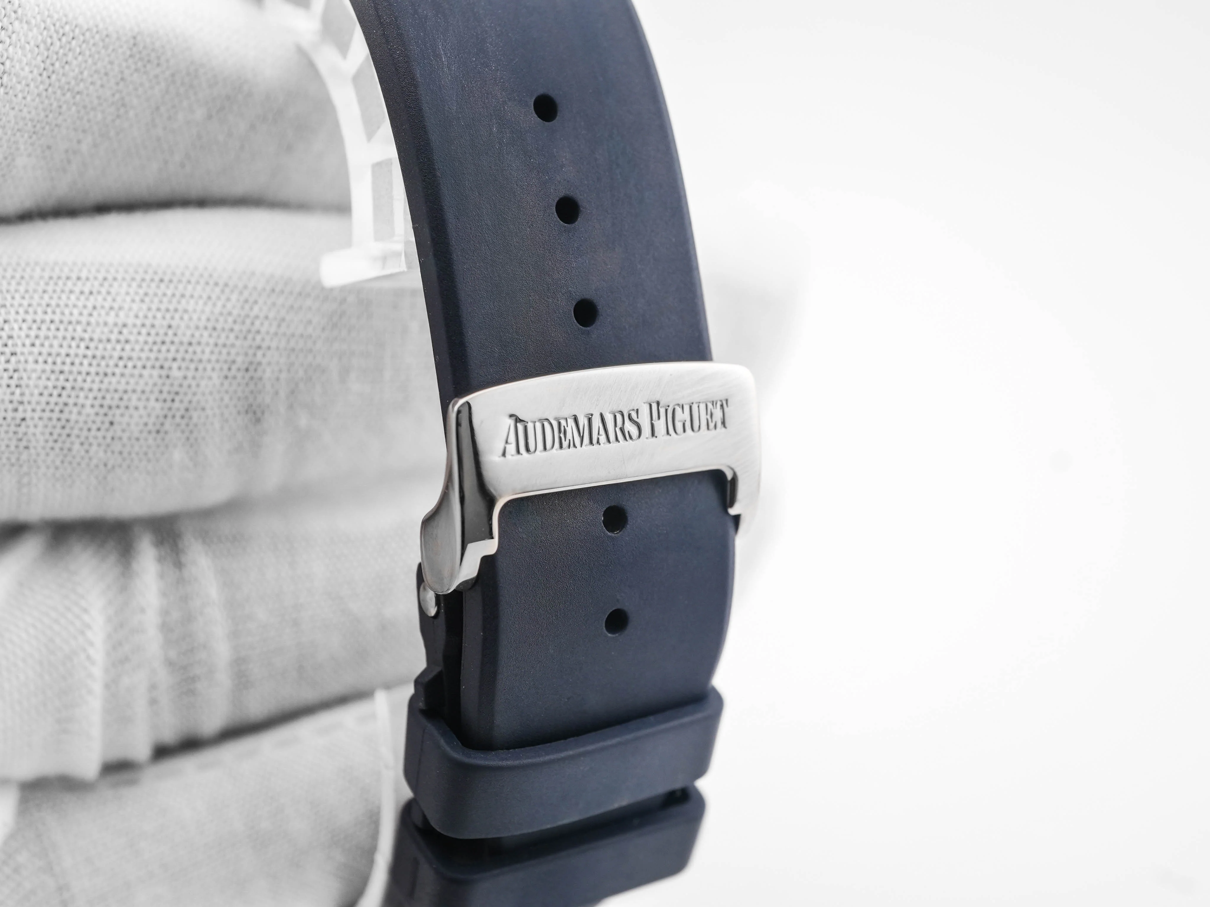 Audemars Piguet Royal Oak Offshore Safari 42mm White Dial Black Rubber Strap Box and Papers 2013 - Image 5
