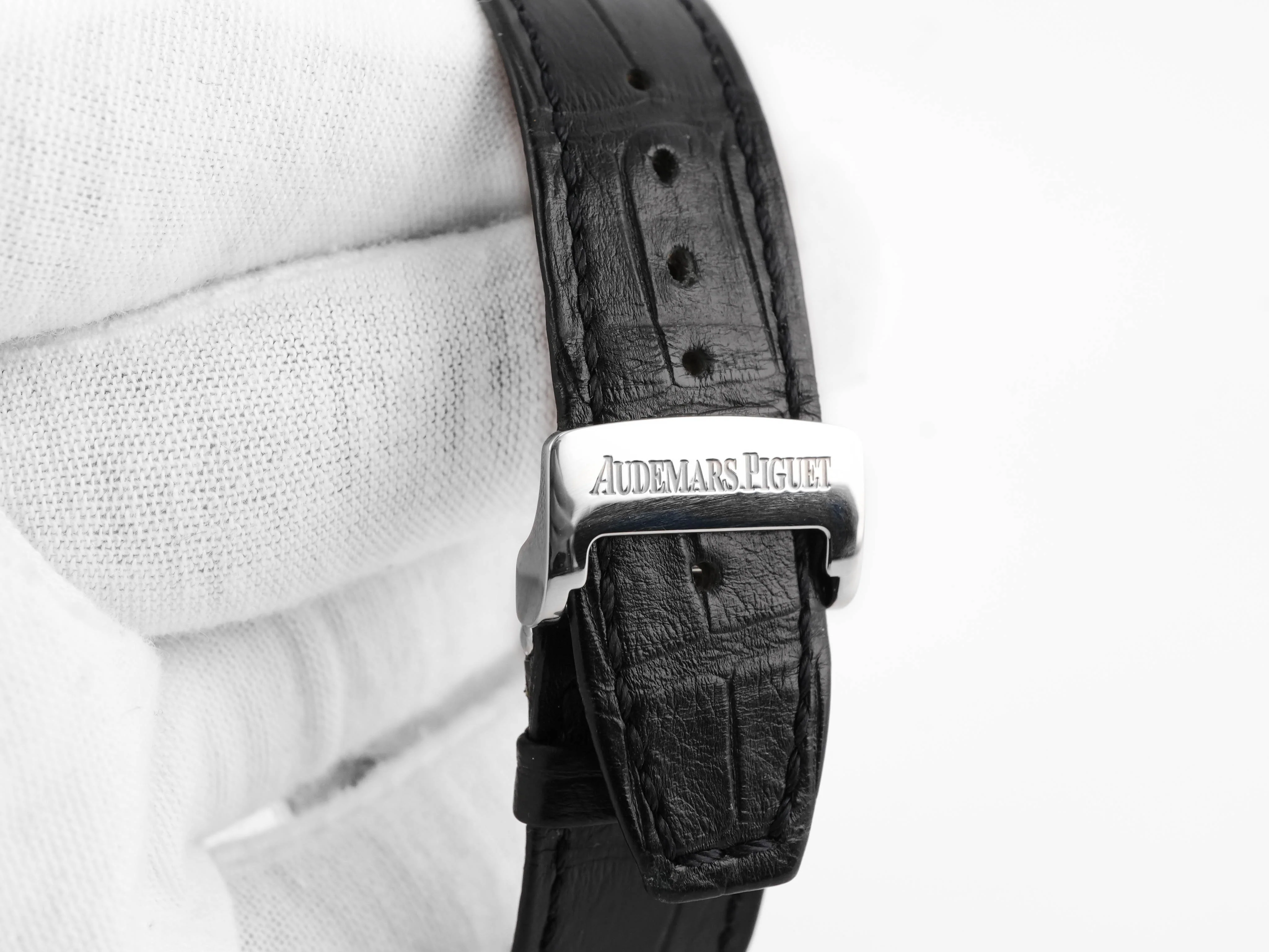 Audemars Piguet 26325TS.OO.D005CR.01 Royal Oak Leo Messi Chronograph Grey Dial Box and Papers 2013 - Image 5