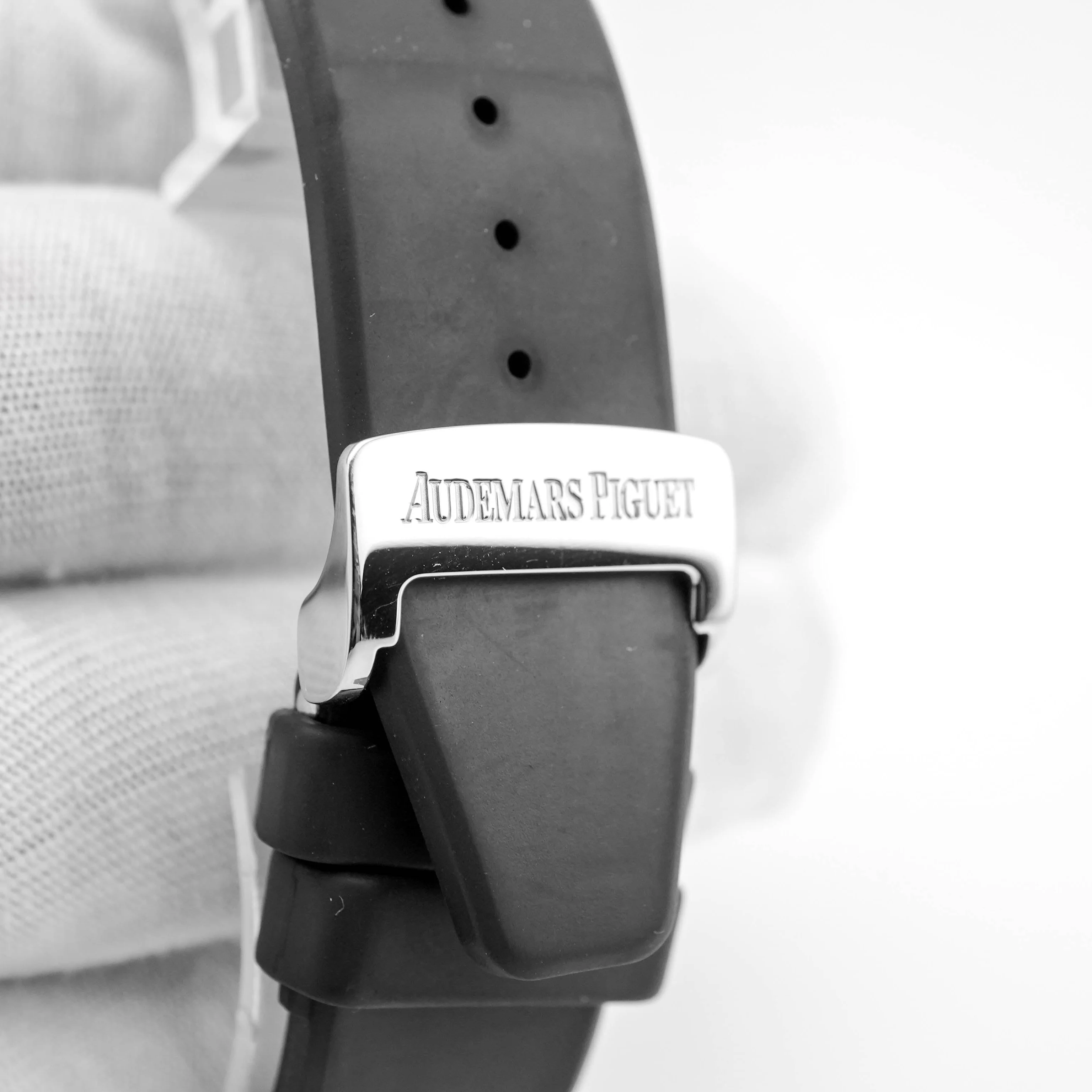 Audemars Piguet Royal Oak Offshore Chronograph Black Dial Stainless Steel Rubber Strap 2015 - Image 5