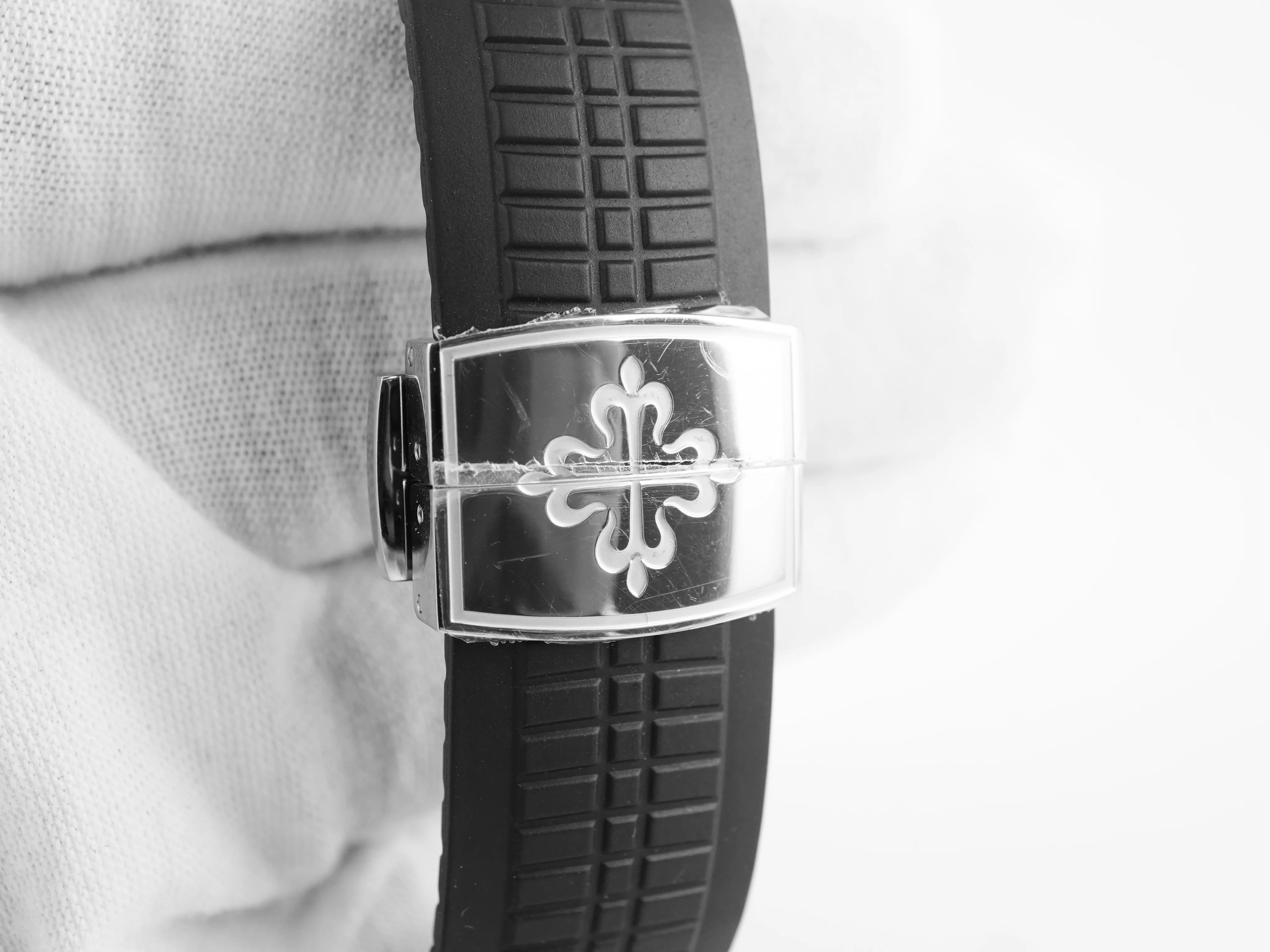 Patek Philippe 5167A-001 Aquanaut 40mm Black Dial Rubber Strap Stainless Steel Box and Papers 2017 - Image 5