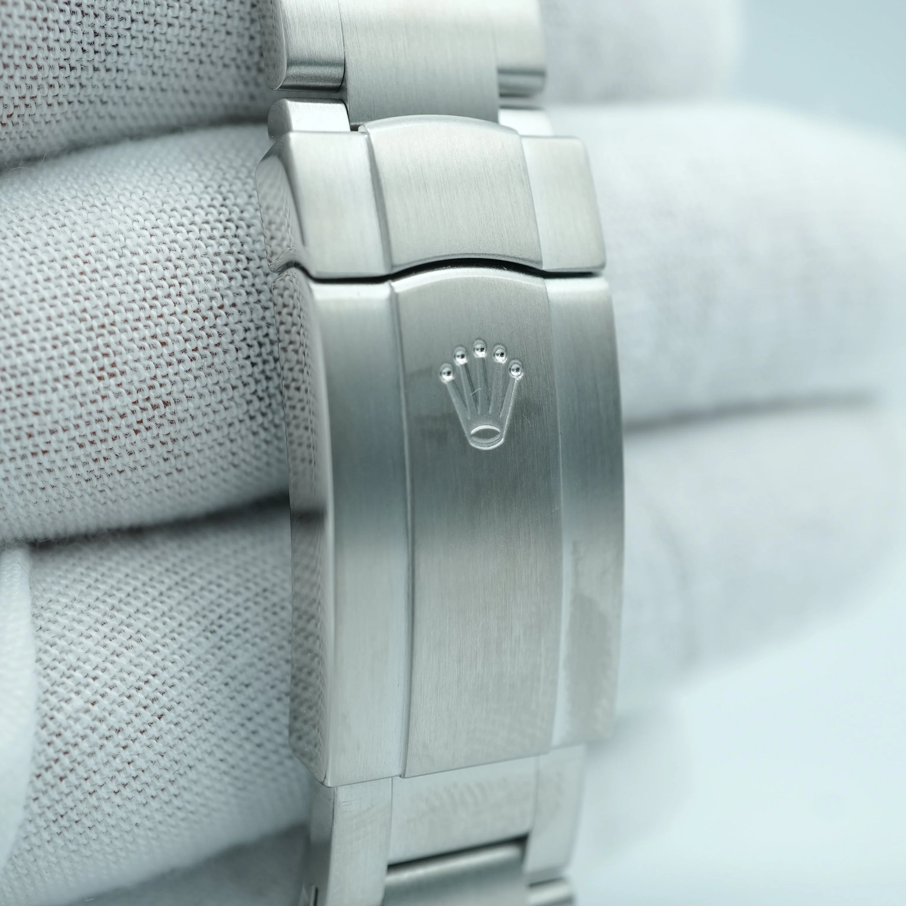 Rolex 114300 Oyster Perpetual 39 mm Smooth Bezel Blue Dial Oyster Bracelet Complete Set 2015 - Image 6