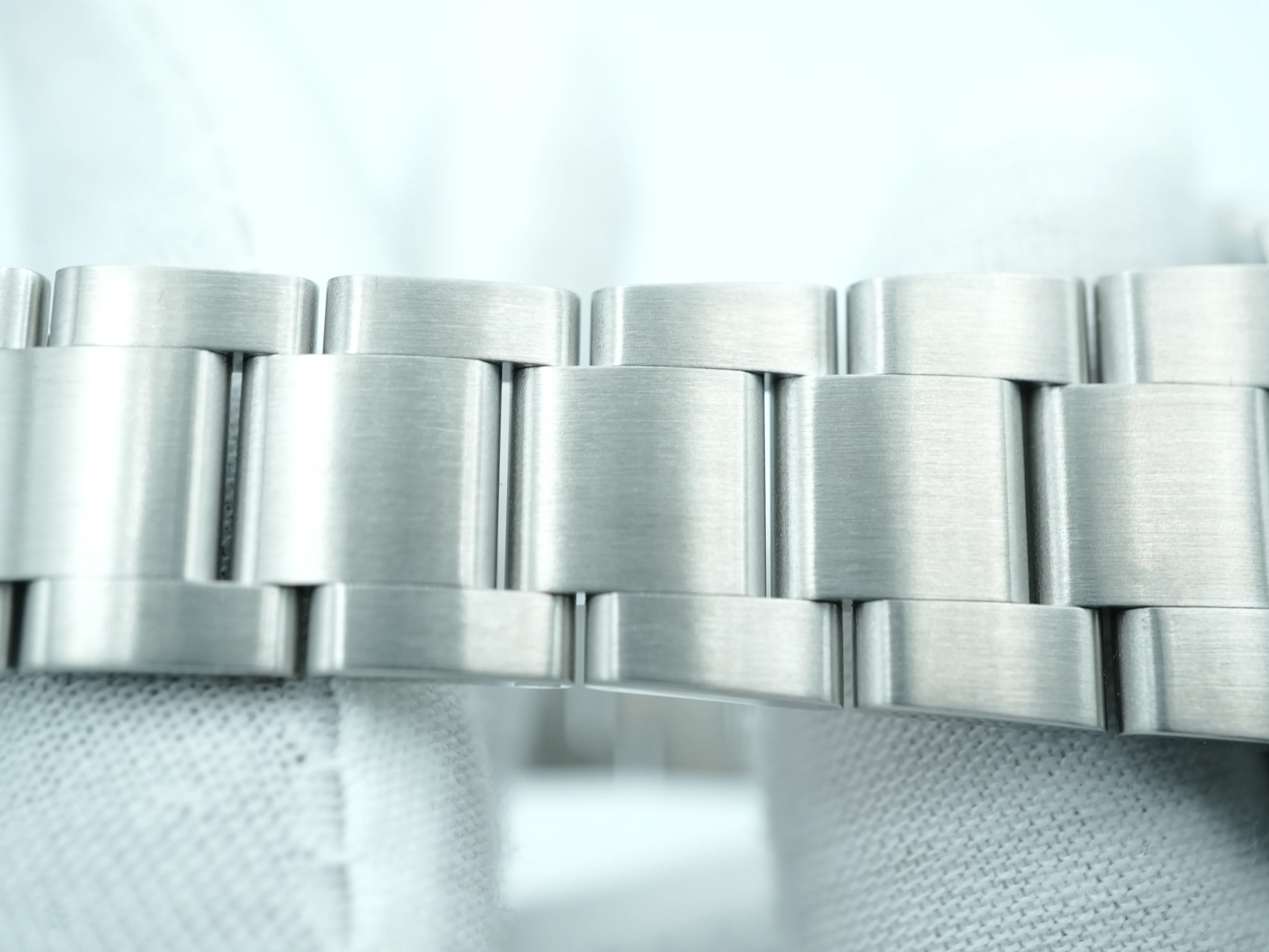 Rolex 114300 Oyster Perpetual 39 mm Smooth Bezel Blue Dial Oyster Bracelet Complete Set 2015 - Image 8