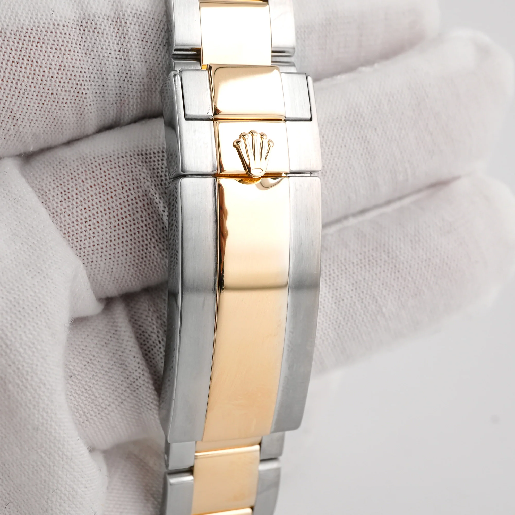 Rolex 116613LN Submariner Date 40 mm Two Tone 18K Yellow Gold Black Dial Box and Papers 2015 - Image 4