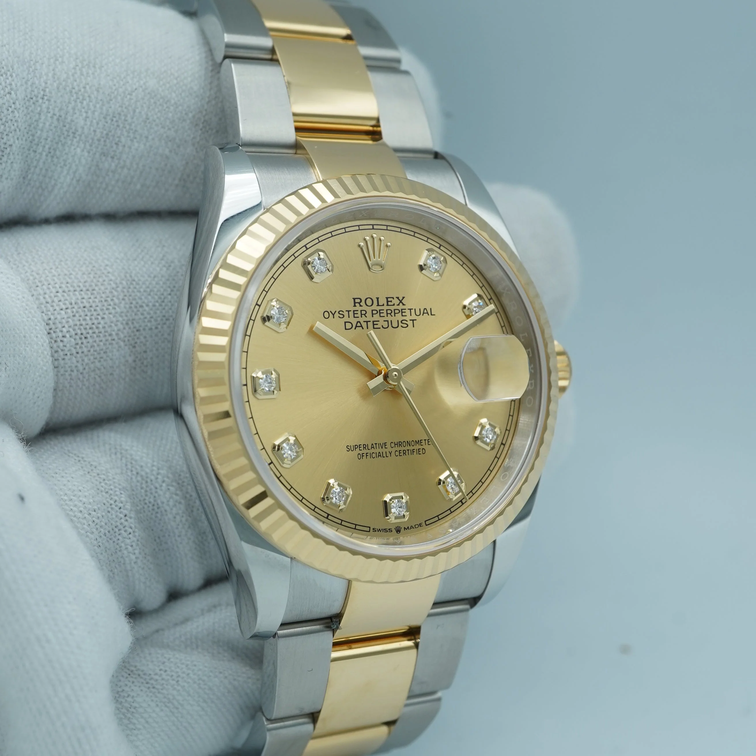 Rolex 126233 Datejust 36 mm Fluted Bezel Champagne Diamond Dial Oyster Bracelet Box and Papers 2023 - Image 4