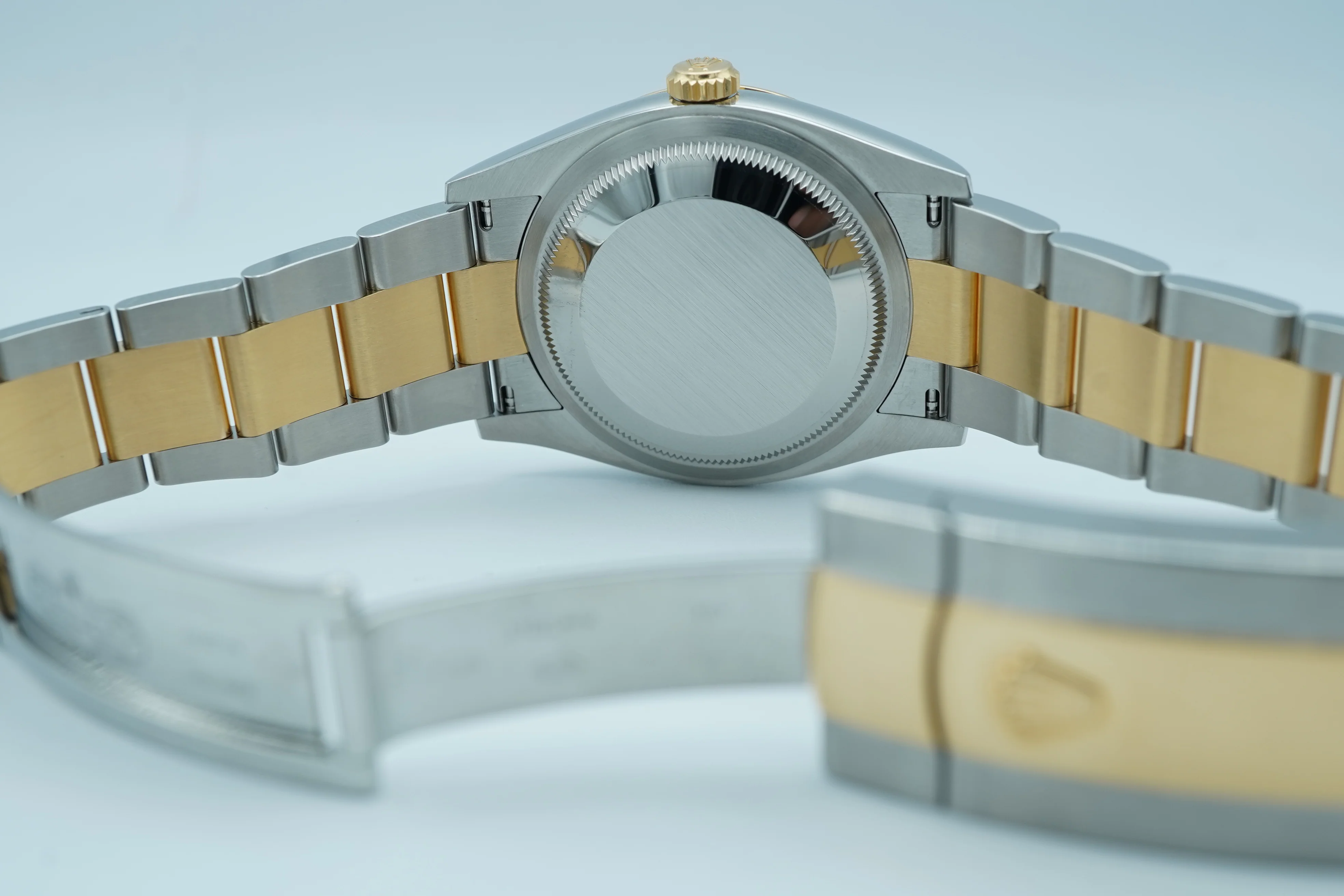 Rolex 126233 Datejust 36 mm Fluted Bezel Champagne Diamond Dial Oyster Bracelet Box and Papers 2023 - Image 9