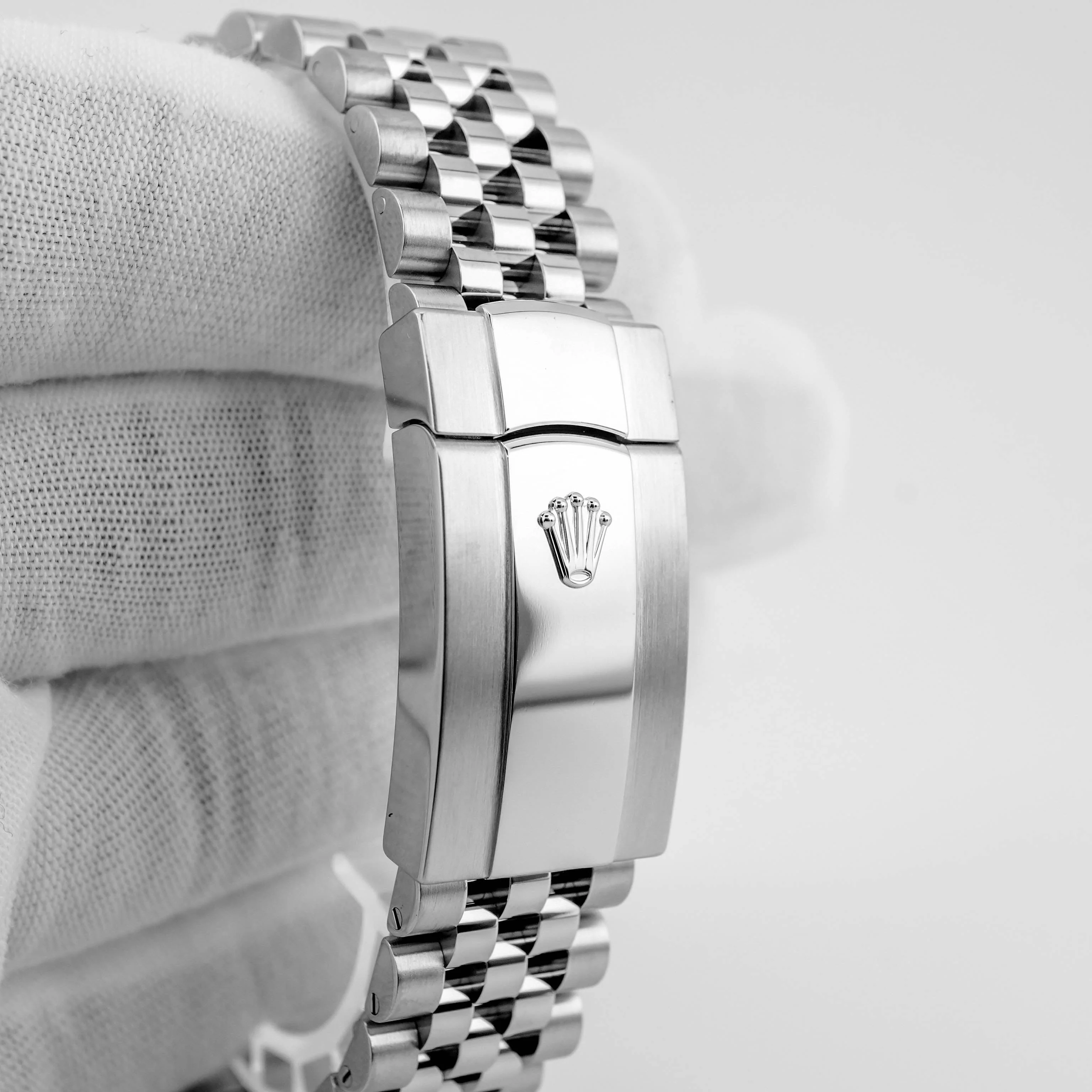 Rolex 126234 Datejust 36 mm Fluted Bezel White Roman Dial Jubilee Bracelet Box and Papers 2021 - Image 5
