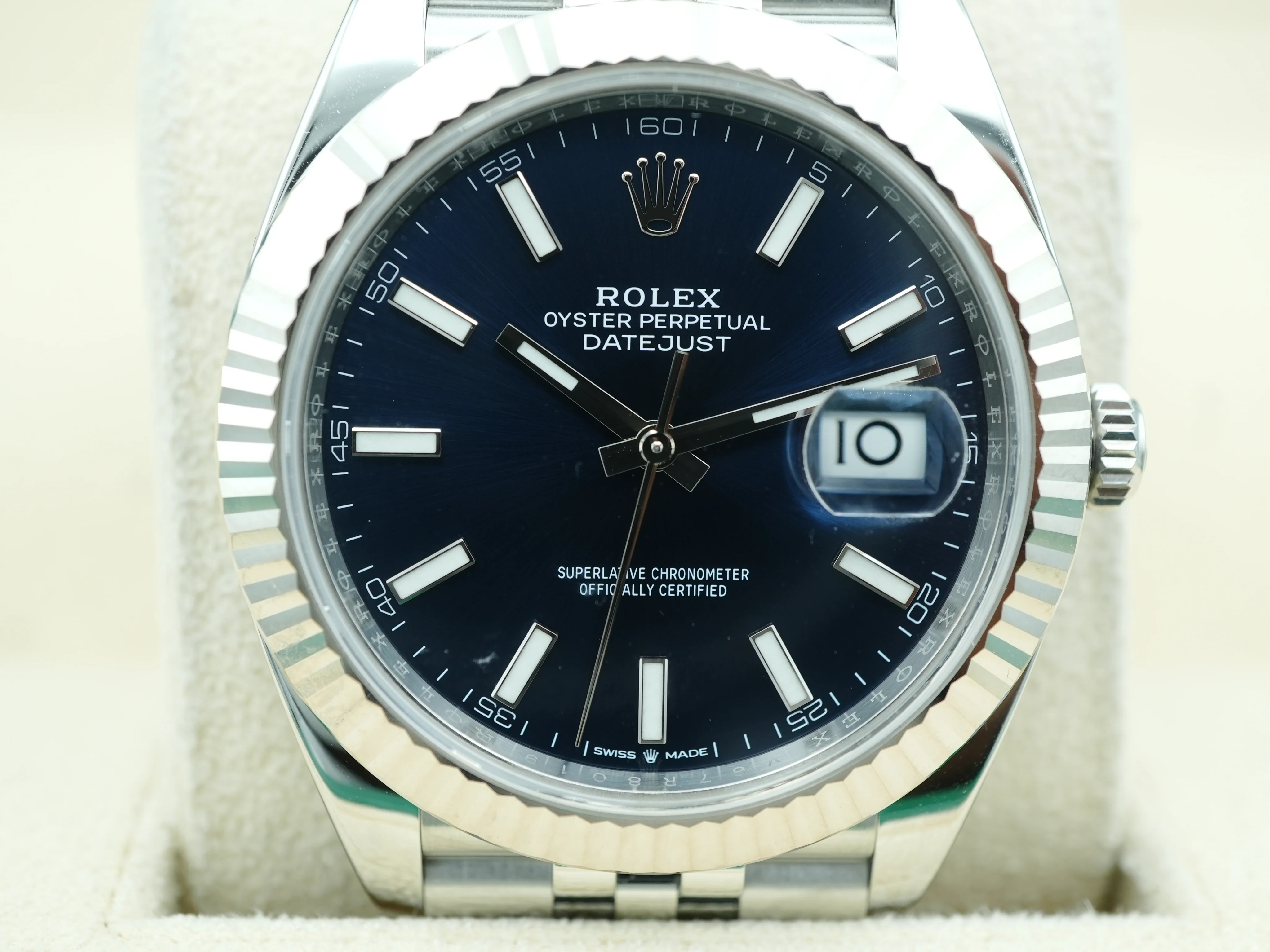 Rolex 126334 Datejust 41 mm Fluted Bezel Blue Index Dial Jubilee Bracelet Box and Papers 2025 - Image 3