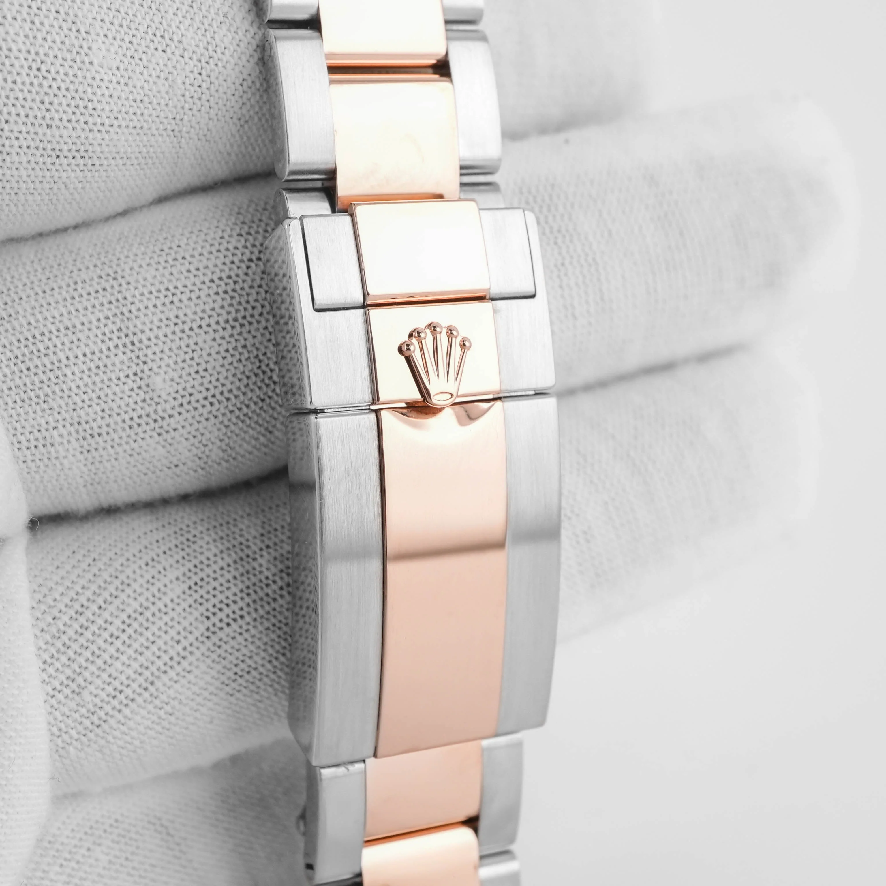 Rolex 126621 Yacht-Master 40 mm Black Dial 18K Rose Gold Oyster Bracelet Box and Papers 2024 - Image 5
