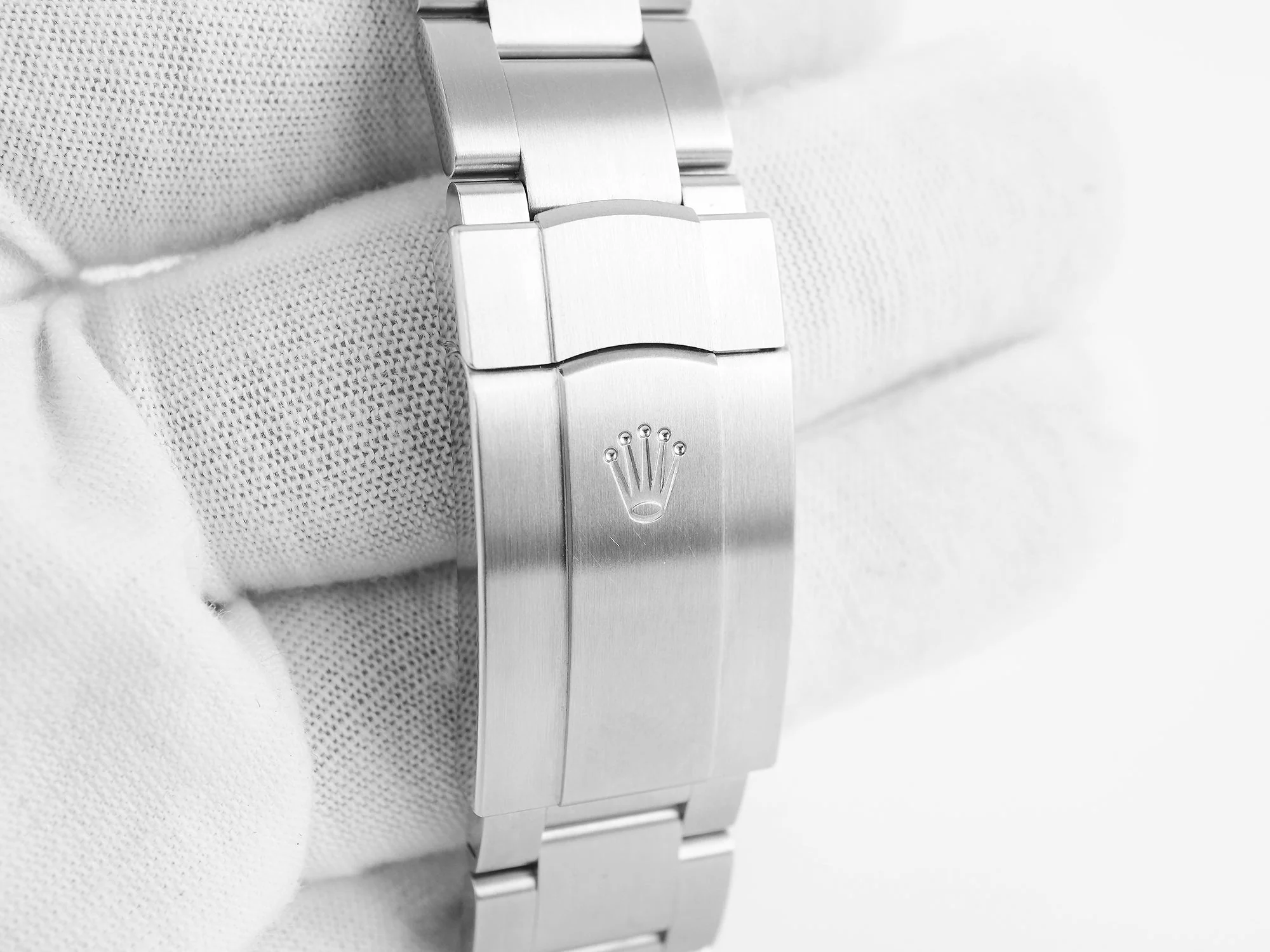 Rolex 134300 Oyster Perpetual 41 mm Smooth Bezel Pistachio Dial Oyster Bracelet Box and Papers 2025 - Image 4