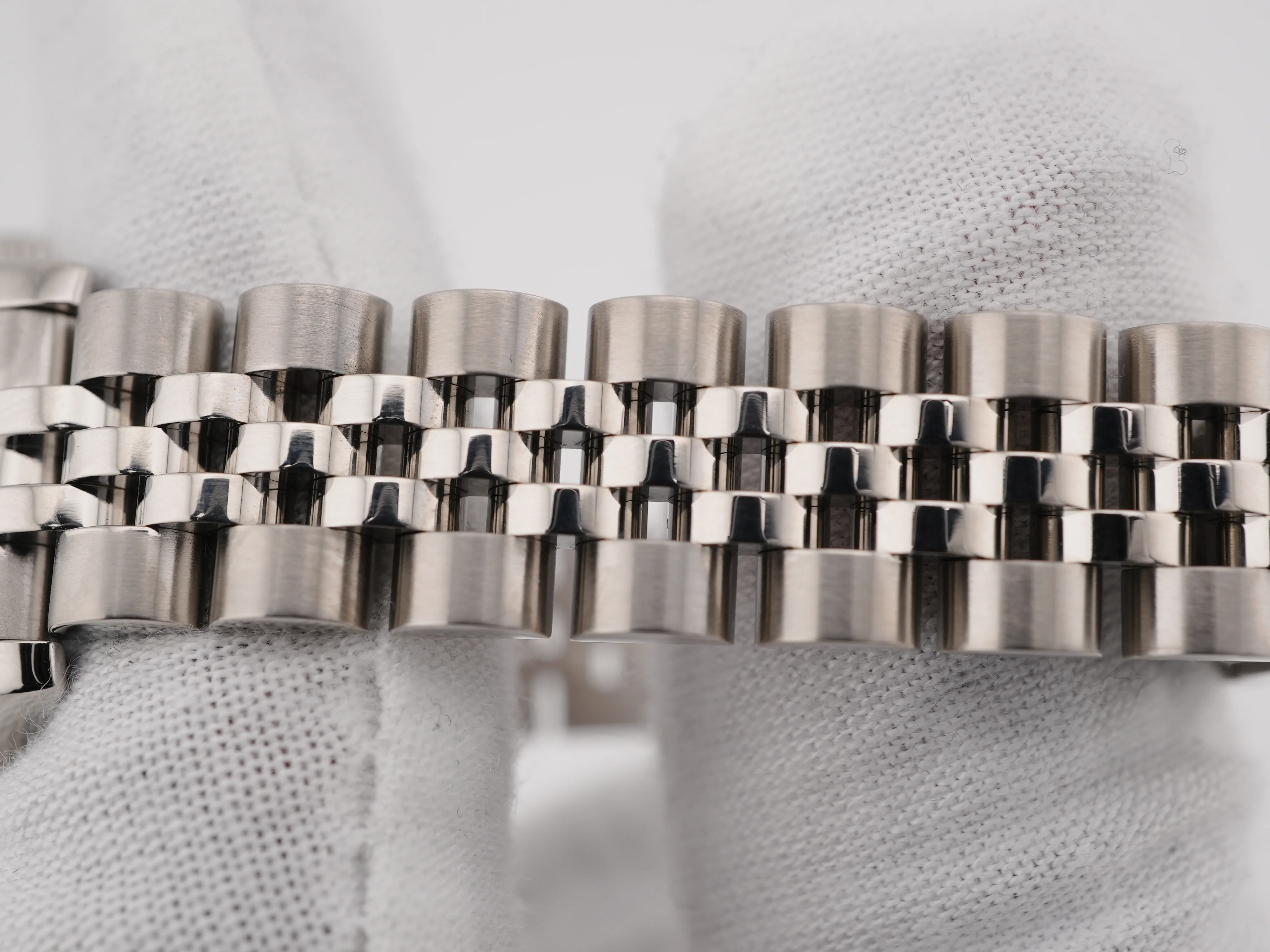 Rolex 179174 Lady-Datejust 26 mm Fluted Bezel Silver Dial Jubilee Bracelet Box and Papers 2011 - Image 6