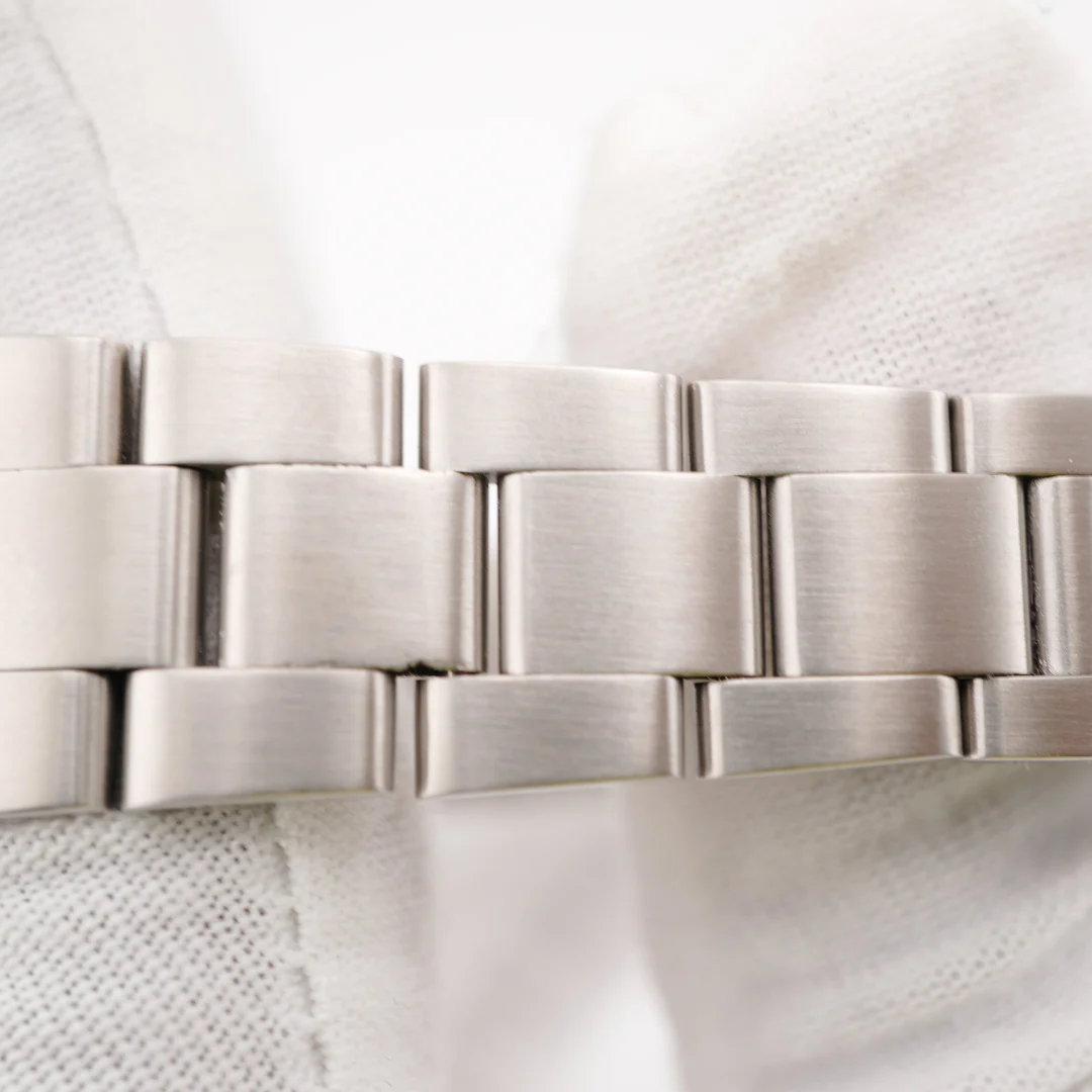 Rolex 6694 Oyster Date 34 mm Smooth Bezel White Index Dial Oyster Bracelet Stainless Steel 1962 - Image 4